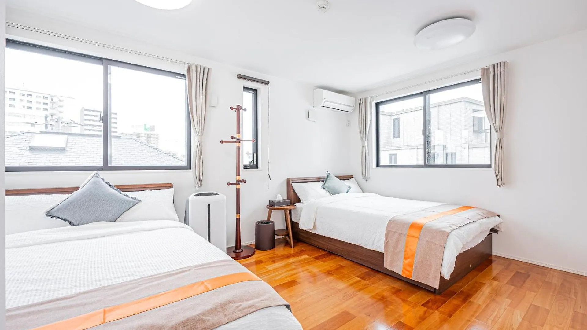 Ikebukuro Upscale Urban Villa Tokio 0*,  Japón